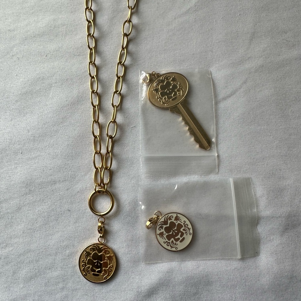 Liberato Stile Bundle Chain & Leo Charms